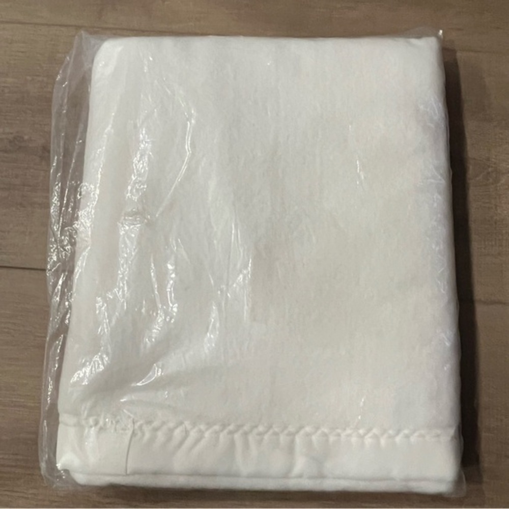 Vintage Beacon Baby Classic Virgin Acrylic Blanket 36 X 50”White Nylon Trim NWT‎ - Picture 2 of 6